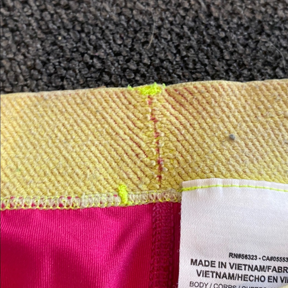 Nike Pro Fuchsia and yellow girls shorts  size medium good condition - Picture 15 of 16